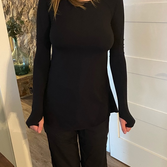 Lululemon open back with hidden detail long sleeved shirt - Picture 3 of 5